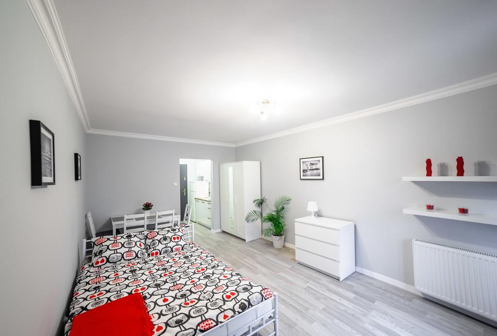 Apartamento Apartament Grójecka Korotyńskiego Varsovia Habitación foto